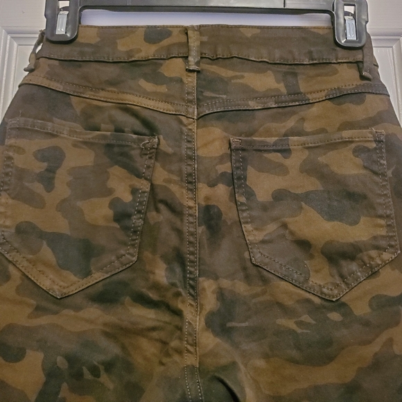 ULTRA HIGH RISE SKINNY PANTS IN CAMOUFLAGE PRINT_SIZE 3 - Picture 2 of 4